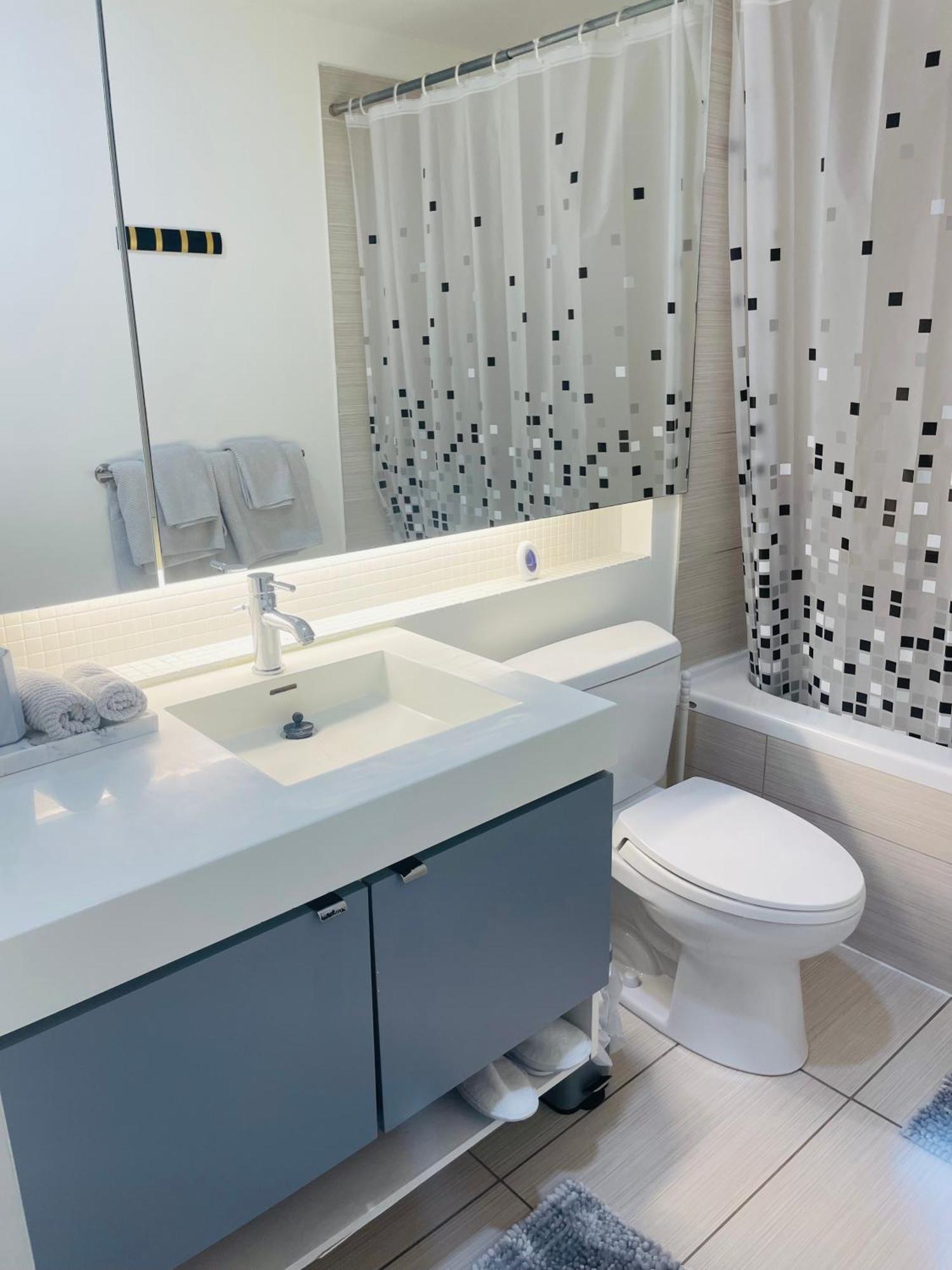 Beautiful Apartment Downtown, Mins To Rogers Arena, Stadium, Restaurants, Shops Ванкувер Екстер'єр фото